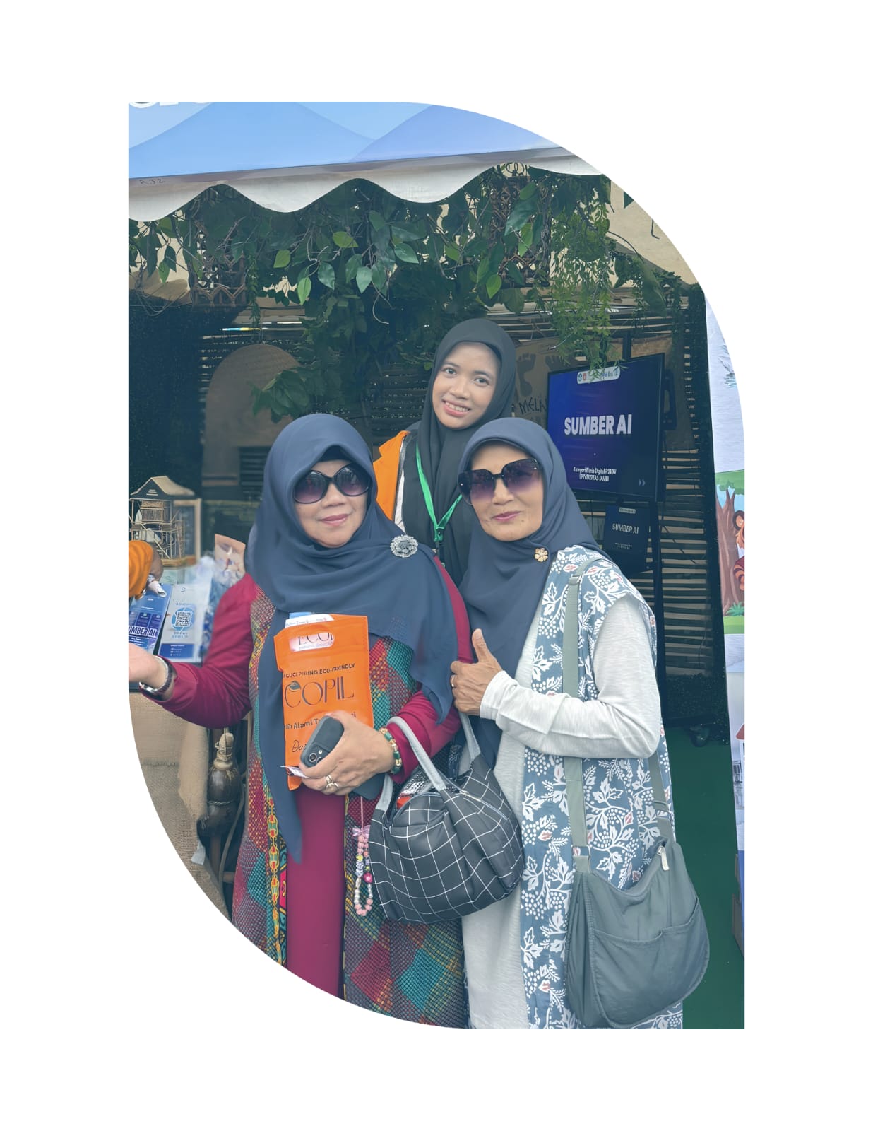 Pelanggan setia di stand ECOPIL
